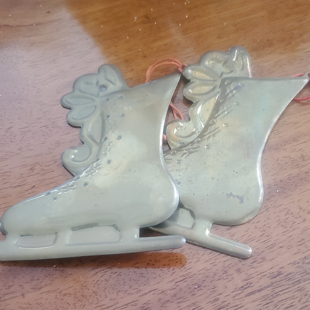Vintage Metal Ice Skate Ornaments Set of 2 – Rustic Christmas Tree Decor – Farm